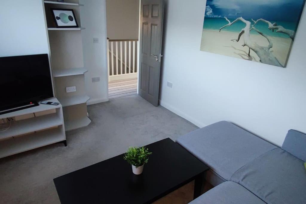 Comfortable 1 Bed Flat With Air Con Borehamwood Exterior foto